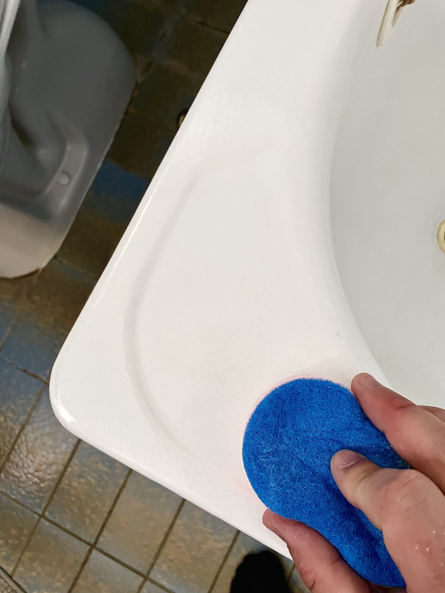 Čištění vany nano houbičkou